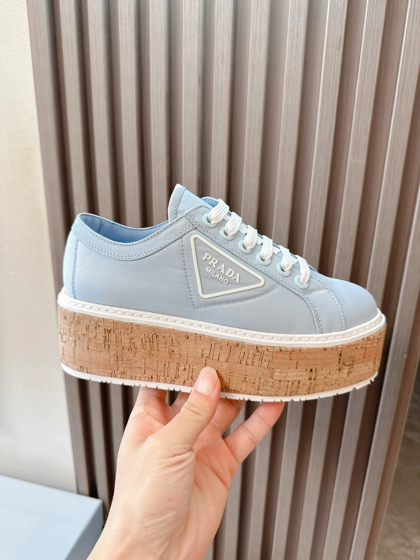 👟👟Ex-factory price 500👟👟 ☑️SNGG ｜Thick-soled high-explosive shoes Super hot Prada Prada 2024 latest spring and summer sawtooth Roman ultra-light thick-soled shoes! Retro, fashionable and avant-garde gear teeth make the whole pair of shoes light, comfortable and brightly colored to meet the various choices of fashionable people of different styles! The iconic molded injection triangle logo is matched with the shape of the upper foot 🦶🏻It’s super nice, every element is fashionable! - MATERIAL Material - ⇢ Upper: imported silk nylon twill ⇢ Lining: sheepskin lining ⇢ Outsole: TPU wood grain rubber combination outsole ⇢size：#35～40